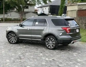 Ford Explorer Platinum 4dr SUV AWD (3.5L 6cyl Turbo 6A) 2016 Gray