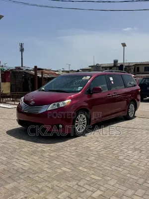Toyota Sienna 2011 Red