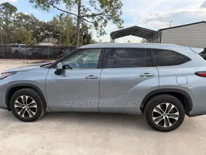 Toyota Highlander XLE FWD 2020 Blue