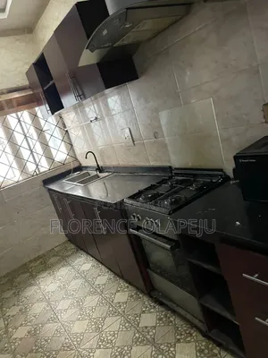 3bdrm Block of Flats in Estate, Oluyole for rent