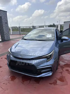 Toyota Corolla SE (1.8L 4cyl 2A) 2019 Blue
