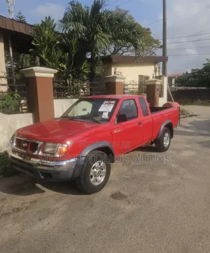 Nissan Frontier XE 4x2 King Cab 116.1 in. WB 2000 Red