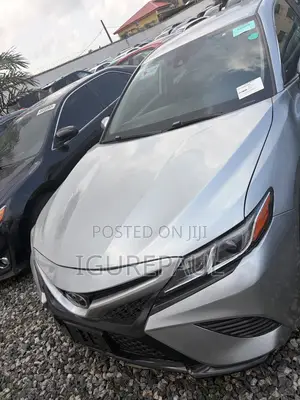 Toyota Camry 2019 Silver