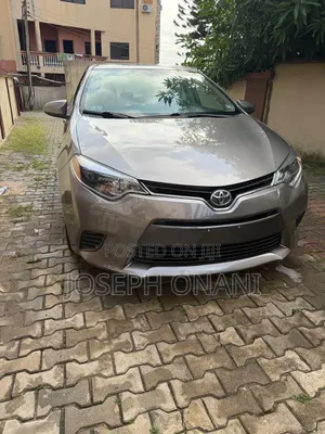 Toyota Corolla S 4dr Sedan (1.8L 4cyl CVT) 2016 Gold