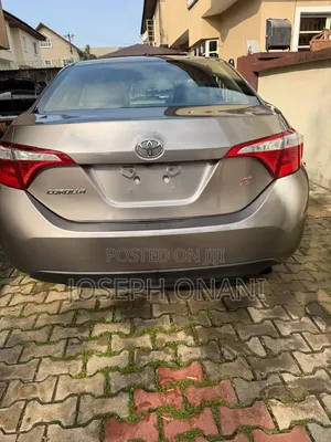 Toyota Corolla S 4dr Sedan (1.8L 4cyl CVT) 2016 Gold