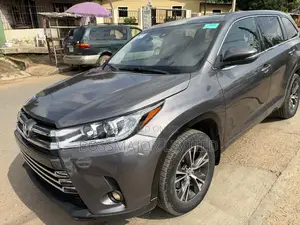Toyota Highlander LE Plus 4x2 V6 (3.5L 6cyl 8A) 2018 Brown