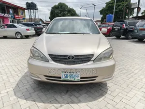 Toyota Camry LE 4dr Sedan (2.4L 4cyl 5M) 2002 Gold