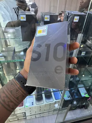 New Samsung Galaxy S10e 128 GB Black
