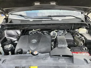 Toyota Highlander XLE 4x4 V6 (3.5L 6cyl 8A) 2018 Gray
