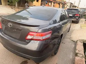 Toyota Camry SE 4dr Sedan (2.5L 4cyl 6A) 2011 Gray