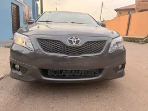 Toyota Camry SE 4dr Sedan (2.5L 4cyl 6A) 2011 Gray