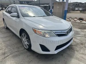 Toyota Camry LE 4dr Sedan (2.5L 4cyl 6A) 2014  White 