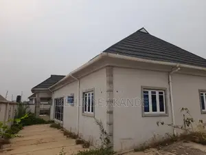 3bdrm Bungalow in Akala Express for sale