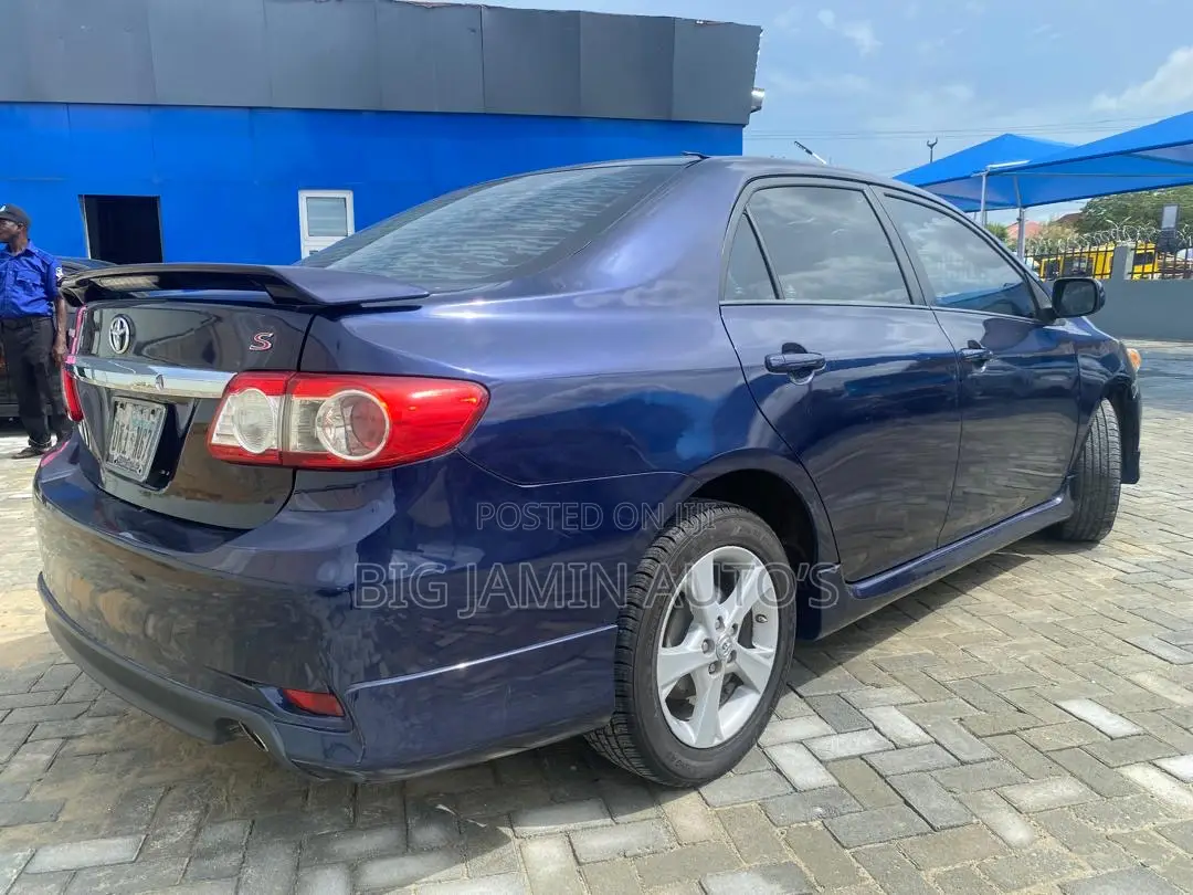 Toyota Corolla 2012 Blue