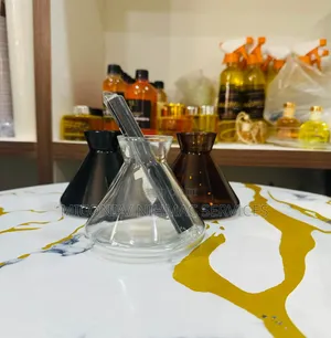 Elegant Glass Diffuser Bottle – Decorative Home Fragrance Bottle