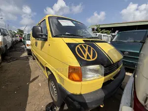 Volkswagen Transporter 2003 Yellow