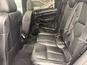 Porsche Cayenne Platinum Edition AWD 2017 White