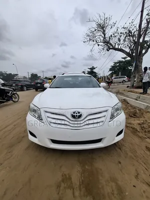 Toyota Camry LE 4dr Sedan (2.5L 4cyl 6A) 2011 White