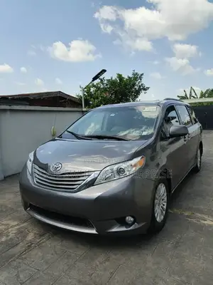Toyota Sienna XLE 7 Passenger Mobility 2012 Gray