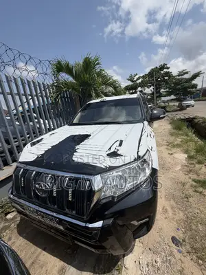 Toyota Land Cruiser Prado 2022 Black