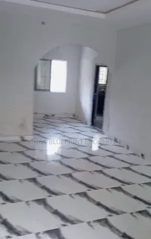2bdrm Block of Flats in Osubi, Warri for rent