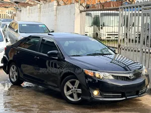 Toyota Camry SE 4dr Sedan w/Prod. End 11/13 (2.5L 4cyl 6A) 2014 Black