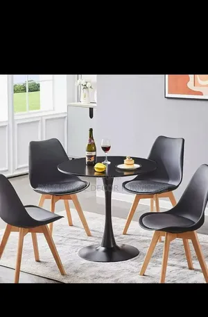 Quality Dinning Set by 4 Seaters