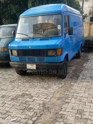 Mercedes-Benz T1/TN 2000 Blue