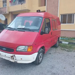 Ford Transit 2000 Red