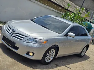 Toyota Camry XLE 4dr Sedan (2.5L 4cyl 6AM) 2010 Silver