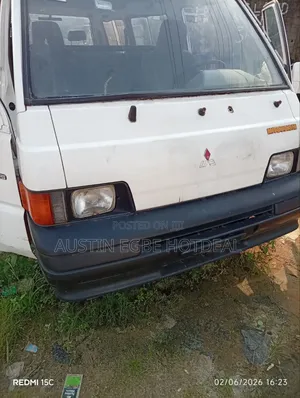 Mitsubishi L300 2004 White