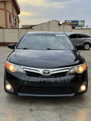Toyota Camry XLE V6 4dr Sedan (3.5L 6cyl 6A) 2013 Black