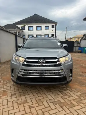 Toyota Highlander XLE 4dr SUV AWD (3.5L 6cyl 6A) 2015 Gray