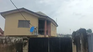 3bdrm Block of Flats in Aribiyi Close, Cement for sale