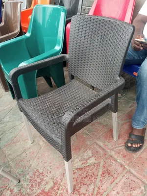 Quality Restaurant Chair With Metal Leg.