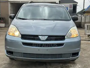 Toyota Sienna LE AWD 2005 Blue
