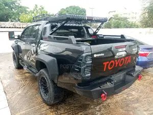 Toyota Hilux 2021 Black