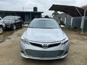 Toyota Avalon XLE Premium Sedan FWD (3.5L 6cyl 6A) 2013 Silver