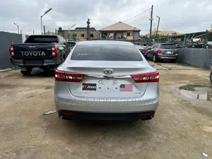 Toyota Avalon XLE Premium Sedan FWD (3.5L 6cyl 6A) 2013 Silver