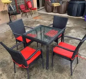 Elegant 4-seater Outdoor Rattan Dining Set With Glass Table