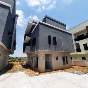 5bdrm Duplex in Gwarinpa, Life Camp for sale