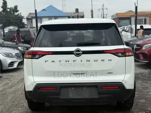 Nissan Pathfinder SV 2024 White