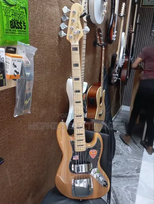 Fender 5-Strings Active Bass Guitar