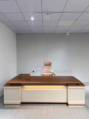 Super Quality and Classic Brand New Office Table