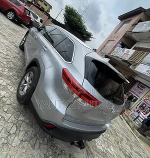 Toyota Highlander XLE 4dr SUV AWD (3.5L 6cyl 6A) 2015 Silver