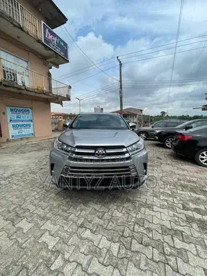 Toyota Highlander XLE 4dr SUV AWD (3.5L 6cyl 6A) 2015 Silver