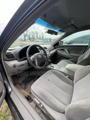 Toyota Camry LE 4dr Sedan (2.5L 4cyl 6AM) 2010 Gray