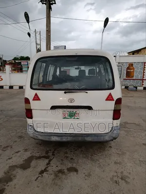 Toyota HiAce 1998 White