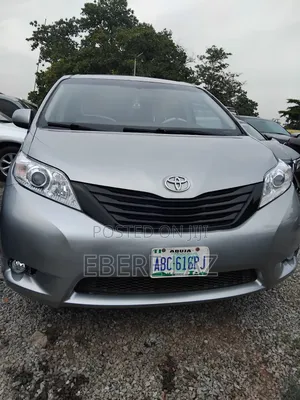 Toyota Sienna 2011 Silver