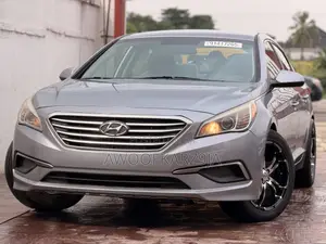 Hyundai Sonata Base Sedan FWD (2.4L 4cyl 6A) 2017 Gray